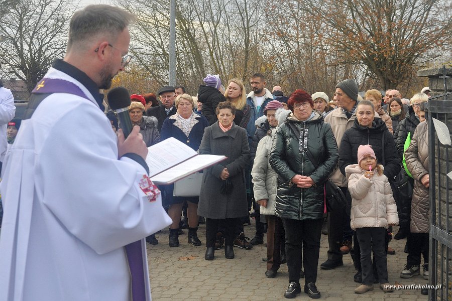 051 Procesja na nowym cmentarzu.jpg